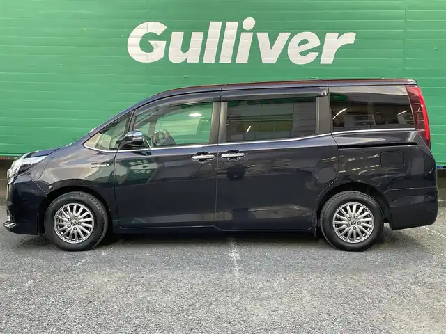 トヨタ エスクァイア ハイブリッド Gi ブラックテーラード 東京都 2016(平28)年 4.5万km スパークリングブラックパールクリスタルシャイン 純正9インチナビ（NSZT-Y66T）/・フルセグTV/DVD/Bluetoothオーディオ/両側電動スライドドア/バックカメラ/ドライブレコーダー前後/トヨタセーフティセンスC/・プリクラッシュセーフティシステム/・レーンディパーチャーアラート/・オートマチックハイビーム/合皮シート/前席シートヒーター/純正15インチアルミホイール/保証書/取扱説明書/スペアキー