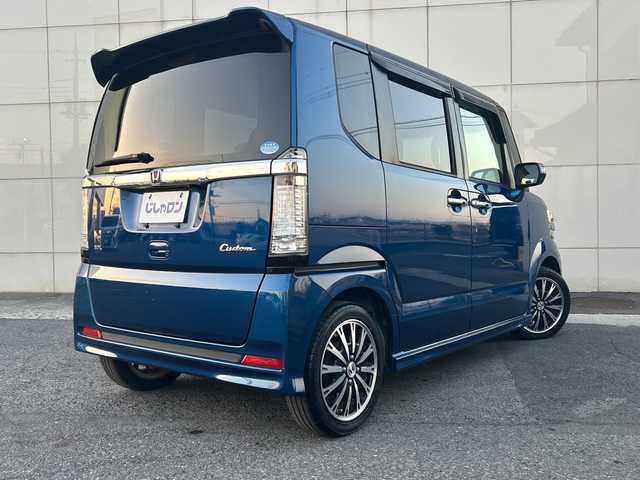ホンダ Ｎ ＢＯＸ カスタム G ターボパッケージ 埼玉県 2013(平25)年 8.8万km プレミアムダイナミックブルーパール (株)IDOMが運営する【じしゃロン熊谷店】の自社ローン対象車両になります。こちらは現金ご利用時の価格です。自社ローンご希望の方は別途その旨お申付け下さい。/社外ナビ　AVIC-MRZ007/バックカメラ/クルーズコントロール/両側パワースライドドア/パドルシフト/ステアリングスイッチ/純正アルミホイール/オートライト/キセノンライト/フロアマット/ドアバイザー/スマートキー/アイドリングストップ