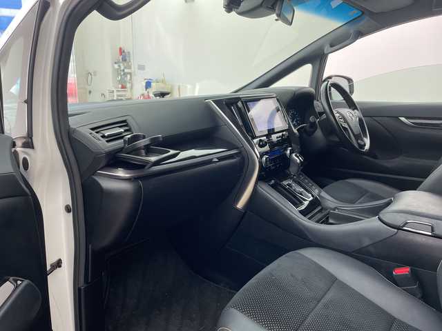 トヨタ ヴェルファイア ハイブリット Z ゴールデンアイズ 兵庫県 2021(令3)年 6.5万km ホワイトパールクリスタルシャイン ・純正ナビCD/DVD/USB/Miracast/Bluetooth/TV/HDMI/・純正フリップダウンモニター/・バックカメラ/・ビルトインETC/・モデリスタエアロ（F.S.R）/・前後ドライブレコーダー/・両側パワースライドドア/・パワーバックドア/・Toyota　Safety　Sense/・プリクラッシュセーフティ/・レーントレーシングアシスト/・レーダークルーズコントロール（全車速追従機能付）/・ロードサインアシスト/・アダプティブハイビームシステム/・先行車発進告知/・三眼ＬＥＤヘッドライト/・フォグランプ/・AC100V電源/・純正アルミホイール/・社外フロアマット/・社外レーダー探知機/・ウッドコンビステアリング/・スマートキー/・スペアキー