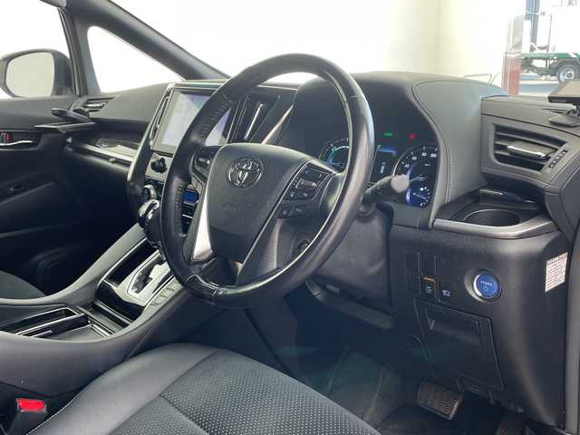 トヨタ ヴェルファイア ハイブリット Z ゴールデンアイズ 兵庫県 2021(令3)年 6.5万km ホワイトパールクリスタルシャイン ・純正ナビCD/DVD/USB/Miracast/Bluetooth/TV/HDMI/・純正フリップダウンモニター/・バックカメラ/・ビルトインETC/・モデリスタエアロ（F.S.R）/・前後ドライブレコーダー/・両側パワースライドドア/・パワーバックドア/・Toyota　Safety　Sense/・プリクラッシュセーフティ/・レーントレーシングアシスト/・レーダークルーズコントロール（全車速追従機能付）/・ロードサインアシスト/・アダプティブハイビームシステム/・先行車発進告知/・三眼ＬＥＤヘッドライト/・フォグランプ/・AC100V電源/・純正アルミホイール/・社外フロアマット/・社外レーダー探知機/・ウッドコンビステアリング/・スマートキー/・スペアキー