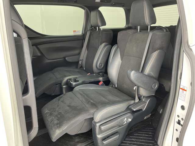 トヨタ ヴェルファイア ハイブリット Z ゴールデンアイズ 兵庫県 2021(令3)年 6.5万km ホワイトパールクリスタルシャイン ・純正ナビCD/DVD/USB/Miracast/Bluetooth/TV/HDMI/・純正フリップダウンモニター/・バックカメラ/・ビルトインETC/・モデリスタエアロ（F.S.R）/・前後ドライブレコーダー/・両側パワースライドドア/・パワーバックドア/・Toyota　Safety　Sense/・プリクラッシュセーフティ/・レーントレーシングアシスト/・レーダークルーズコントロール（全車速追従機能付）/・ロードサインアシスト/・アダプティブハイビームシステム/・先行車発進告知/・三眼ＬＥＤヘッドライト/・フォグランプ/・AC100V電源/・純正アルミホイール/・社外フロアマット/・社外レーダー探知機/・ウッドコンビステアリング/・スマートキー/・スペアキー