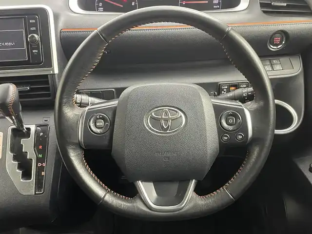 トヨタ シエンタ G クエロ 埼玉県 2017(平29)年 4.7万km ホワイトパールクリスタルシャイン 衝突被害軽減ブレーキ/純正7インチSDナビ/フリップダウンモニター/両側パワースライドドア/バックカメラ/LEDヘッドライト/レーンキープアシスト/オートエアコン/オートマチックハイビーム/アイドリングストップ/横滑り防止装置/フルセグTV/CD/Bluetooth/ステアリングスイッチ/スマートキー/プッシュスタート
