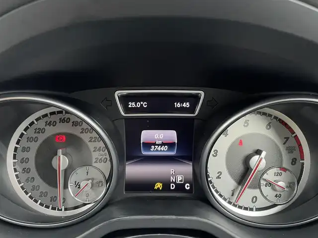 メルセデス・ベンツ ＣＬＡ１８０ Sブレイク　スポーツ 三重県 2016(平28)年 3.8万km マウンテングレー パノラミックスライディングルーフ/純正HDDナビ/ （DVD/フルセグTV/Bluetooth/USB）/バックカメラ/ETC2.0/ハーフレザーシート/D席パワーシート/前席シートヒーター/レーダーセーフティーパッケージ/・アクティブディスタンスアシストディストロニック(全自動再発進機能付)/・アクティブブレーキアシスト(歩行者/飛び出し検知機能付)/・PRE-SAFEインパルス(前面衝突被害軽減機能)/・アクティブブラインドスポットアシスト/・アクティブレーンキーピングアシスト/・リアCPA(被害軽減ブレーキ付後方衝突警告システム)/・トラフィックサインアシスト/横滑り防止装置/純正18インチアルミホイール/スマートキー/オートライト/純正LEDヘッドライト/パドルシフト/スペアキー1本/取扱説明書