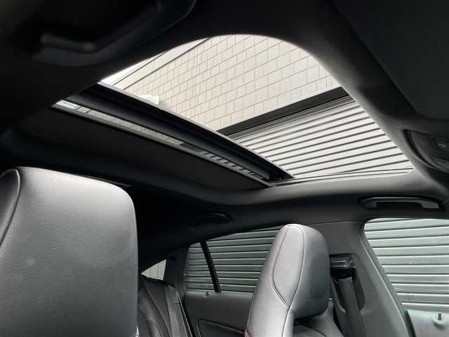 メルセデス・ベンツ ＣＬＡ１８０ Sブレイク　スポーツ 三重県 2016(平28)年 3.8万km マウンテングレー パノラミックスライディングルーフ/純正HDDナビ/ （DVD/フルセグTV/Bluetooth/USB）/バックカメラ/ETC2.0/ハーフレザーシート/D席パワーシート/前席シートヒーター/レーダーセーフティーパッケージ/・アクティブディスタンスアシストディストロニック(全自動再発進機能付)/・アクティブブレーキアシスト(歩行者/飛び出し検知機能付)/・PRE-SAFEインパルス(前面衝突被害軽減機能)/・アクティブブラインドスポットアシスト/・アクティブレーンキーピングアシスト/・リアCPA(被害軽減ブレーキ付後方衝突警告システム)/・トラフィックサインアシスト/横滑り防止装置/純正18インチアルミホイール/スマートキー/オートライト/純正LEDヘッドライト/パドルシフト/スペアキー1本/取扱説明書