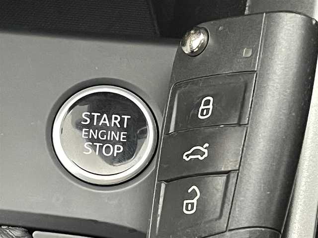 アウディ アウディ Ａ１ SB シティカーバーブラックスタイルED 熊本県 2022(令4)年 3.5万km グレーⅡ ・１２５台限定車/・純正ディスプレイオーディオ/　【Bluetooth・USB・AppleCarPlay・AndroidAuto】/・バックカメラ/・ETC/・クルーズコントロール(追従式)/・衝突軽減ブレーキ/・横滑り防止/・アイドリングストップ/・パーキングアシスト/・前席シートヒーター/・後ろのみコーナーセンサー/・LEDヘッドランプ/・純正フロアマット/・純正１７インチAW/・オートライト/・オートマチックハイビーム/・LEDヘッドライト/・スマートキー/・プッシュスタート/・保証書/・取扱説明書