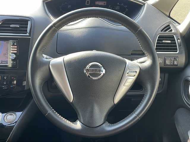 日産 セレナ ハイウェイスター Vセレクション 山口県 2012(平24)年 7.2万km スーパーブラック 株)IDOMが運営する【じしゃロン宇部店】の自社ローン専用車両になります。こちらは現金またはオートローンご利用時の価格です。自社ローンご希望の方は別途その旨お申付け下さい純正ナビ（MP311D-W）　/Ｂｌｕｅｔｏｏｔｈ接続　/フルセグＴＶ　/バックカメラ　/ＥＴＣ　/純正フロアマット　/両側パワースライドドア　/横滑り防止装置　/コーナーセンサー前後　/キセノンヘットライト　/クルーズコントロール