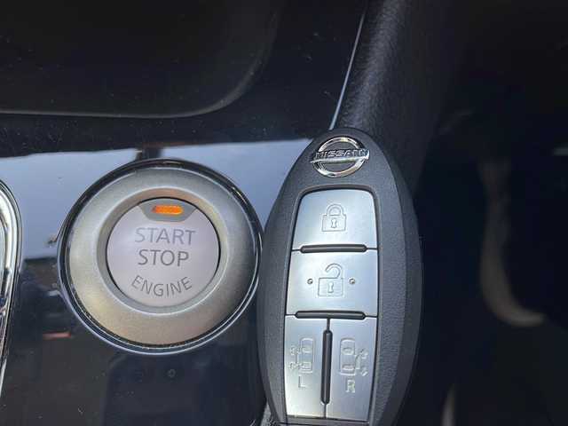 日産 セレナ ハイウェイスター Vセレクション 山口県 2012(平24)年 7.2万km スーパーブラック 株)IDOMが運営する【じしゃロン宇部店】の自社ローン専用車両になります。こちらは現金またはオートローンご利用時の価格です。自社ローンご希望の方は別途その旨お申付け下さい純正ナビ（MP311D-W）　/Ｂｌｕｅｔｏｏｔｈ接続　/フルセグＴＶ　/バックカメラ　/ＥＴＣ　/純正フロアマット　/両側パワースライドドア　/横滑り防止装置　/コーナーセンサー前後　/キセノンヘットライト　/クルーズコントロール