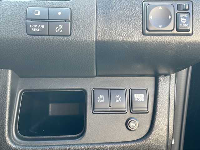 日産 セレナ ハイウェイスター Vセレクション 山口県 2012(平24)年 7.2万km スーパーブラック 株)IDOMが運営する【じしゃロン宇部店】の自社ローン専用車両になります。こちらは現金またはオートローンご利用時の価格です。自社ローンご希望の方は別途その旨お申付け下さい純正ナビ（MP311D-W）　/Ｂｌｕｅｔｏｏｔｈ接続　/フルセグＴＶ　/バックカメラ　/ＥＴＣ　/純正フロアマット　/両側パワースライドドア　/横滑り防止装置　/コーナーセンサー前後　/キセノンヘットライト　/クルーズコントロール