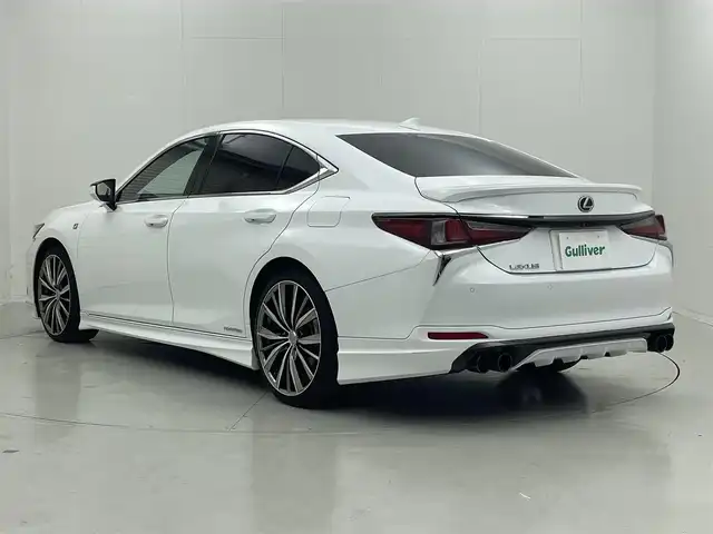 レクサス ＥＳ 300h Fスポーツ 茨城県 2019(令1)年 1.5万km ホワイトノーヴァガラスフレーク 純正ナビ/バックカメラ/フルセグ/サンルーフ/TRDエアロ/TRDマフラー/衝突被害軽減ブレーキ/車線逸脱抑制装置/レーダークルーズコントロール/オートマチックハイビーム/クリアランスソナー/ETC2.0/ドラレコ/シートヒーター/ベンチレーション/ステアリングヒーター/社外20インチAW/3眼LEDヘッドライト/スマートキー