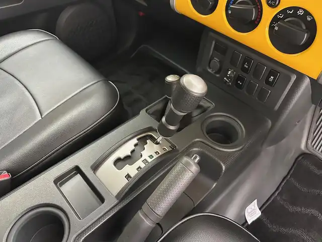 トヨタ ＦＪクルーザー カラーパッケージ 兵庫県 2011(平23)年 6.1万km イエロー/ホワイト 社外メモリナビ(CD/DVD/SD/Bt/フルセグ)/バックカメラ/4WD/ルーフキャリア/サイドステップ/クルーズコントロール/クリアランスソナー/ヘッドライトレベライザー/スペアキーx１/背面タイヤ/ETC/純正マット/純正17AW
