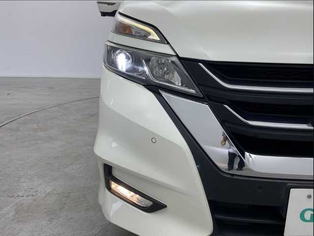 日産 セレナ ハイウェイスター Vセレクション 群馬県 2018(平30)年 9.4万km ブリリアントホワイトパール 純正9型ナビ 純正11型後席モニター　全周囲カメラ　ハンズフリー両側電動スライド　クルーズコントロール　衝突被害軽減ブレーキ　アイドリングストップ　純正ビルトインETC ステアリングリモコン 禁煙車