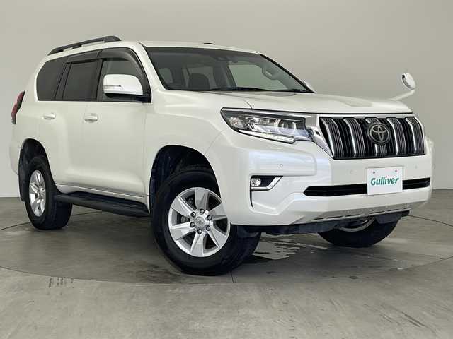 トヨタ ランドクルーザー プラド TX 兵庫県 2018(平30)年 5.4万km ホワイトパールクリスタルシャイン ・Toyota Safet Sense/・プリクラッシュセーフティ（歩行者［昼］検知機能付衝突回避支援タイプ/ ミリ波レーダー＋単眼カメラ方式）/・レーンディパーチャーアラート/・オートマチックハイビーム/・レーダークルーズコントロール（ブレーキ制御付）/・VSC＆TRC（トラクションコントロール）＋ヒルスタートアシストコントロール（HAC）＋電動センターデフロック/・LEDヘッドランプ［ハイ・ロービーム］/ オートレベリング機能付＋/LEDクリアランスランプ（デイライト機能付）＋ヘッドランプクリーナー/・純正9型ナビ＆フルセグ＆BT＆DVD/・バックカメラ/・スマートキー/・プッシュスタート/・純正前方ドライブレコーダー/・純正17インチアルミホイール/・ルーフレール/・フロアマット/・前後コーナーセンサー/・ビルトインETC/・横滑り防止装置/・サイドターンランプ付電動格納式リモコンカラードドアミラー（ヒーター付）/・LEDハイマウントストップランプ付リヤスポイラー