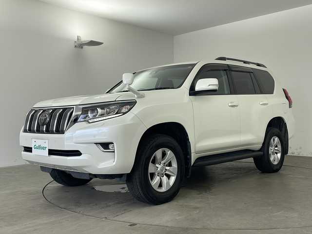 トヨタ ランドクルーザー プラド TX 兵庫県 2018(平30)年 5.4万km ホワイトパールクリスタルシャイン ・Toyota Safet Sense/・プリクラッシュセーフティ（歩行者［昼］検知機能付衝突回避支援タイプ/ ミリ波レーダー＋単眼カメラ方式）/・レーンディパーチャーアラート/・オートマチックハイビーム/・レーダークルーズコントロール（ブレーキ制御付）/・VSC＆TRC（トラクションコントロール）＋ヒルスタートアシストコントロール（HAC）＋電動センターデフロック/・LEDヘッドランプ［ハイ・ロービーム］/ オートレベリング機能付＋/LEDクリアランスランプ（デイライト機能付）＋ヘッドランプクリーナー/・純正9型ナビ＆フルセグ＆BT＆DVD/・バックカメラ/・スマートキー/・プッシュスタート/・純正前方ドライブレコーダー/・純正17インチアルミホイール/・ルーフレール/・フロアマット/・前後コーナーセンサー/・ビルトインETC/・横滑り防止装置/・サイドターンランプ付電動格納式リモコンカラードドアミラー（ヒーター付）/・LEDハイマウントストップランプ付リヤスポイラー