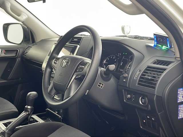トヨタ ランドクルーザー プラド TX 兵庫県 2018(平30)年 5.4万km ホワイトパールクリスタルシャイン ・Toyota Safet Sense/・プリクラッシュセーフティ（歩行者［昼］検知機能付衝突回避支援タイプ/ ミリ波レーダー＋単眼カメラ方式）/・レーンディパーチャーアラート/・オートマチックハイビーム/・レーダークルーズコントロール（ブレーキ制御付）/・VSC＆TRC（トラクションコントロール）＋ヒルスタートアシストコントロール（HAC）＋電動センターデフロック/・LEDヘッドランプ［ハイ・ロービーム］/ オートレベリング機能付＋/LEDクリアランスランプ（デイライト機能付）＋ヘッドランプクリーナー/・純正9型ナビ＆フルセグ＆BT＆DVD/・バックカメラ/・スマートキー/・プッシュスタート/・純正前方ドライブレコーダー/・純正17インチアルミホイール/・ルーフレール/・フロアマット/・前後コーナーセンサー/・ビルトインETC/・横滑り防止装置/・サイドターンランプ付電動格納式リモコンカラードドアミラー（ヒーター付）/・LEDハイマウントストップランプ付リヤスポイラー