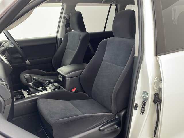 トヨタ ランドクルーザー プラド TX 兵庫県 2018(平30)年 5.4万km ホワイトパールクリスタルシャイン ・Toyota Safet Sense/・プリクラッシュセーフティ（歩行者［昼］検知機能付衝突回避支援タイプ/ ミリ波レーダー＋単眼カメラ方式）/・レーンディパーチャーアラート/・オートマチックハイビーム/・レーダークルーズコントロール（ブレーキ制御付）/・VSC＆TRC（トラクションコントロール）＋ヒルスタートアシストコントロール（HAC）＋電動センターデフロック/・LEDヘッドランプ［ハイ・ロービーム］/ オートレベリング機能付＋/LEDクリアランスランプ（デイライト機能付）＋ヘッドランプクリーナー/・純正9型ナビ＆フルセグ＆BT＆DVD/・バックカメラ/・スマートキー/・プッシュスタート/・純正前方ドライブレコーダー/・純正17インチアルミホイール/・ルーフレール/・フロアマット/・前後コーナーセンサー/・ビルトインETC/・横滑り防止装置/・サイドターンランプ付電動格納式リモコンカラードドアミラー（ヒーター付）/・LEDハイマウントストップランプ付リヤスポイラー