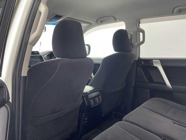 トヨタ ランドクルーザー プラド TX 兵庫県 2018(平30)年 5.4万km ホワイトパールクリスタルシャイン ・Toyota Safet Sense/・プリクラッシュセーフティ（歩行者［昼］検知機能付衝突回避支援タイプ/ ミリ波レーダー＋単眼カメラ方式）/・レーンディパーチャーアラート/・オートマチックハイビーム/・レーダークルーズコントロール（ブレーキ制御付）/・VSC＆TRC（トラクションコントロール）＋ヒルスタートアシストコントロール（HAC）＋電動センターデフロック/・LEDヘッドランプ［ハイ・ロービーム］/ オートレベリング機能付＋/LEDクリアランスランプ（デイライト機能付）＋ヘッドランプクリーナー/・純正9型ナビ＆フルセグ＆BT＆DVD/・バックカメラ/・スマートキー/・プッシュスタート/・純正前方ドライブレコーダー/・純正17インチアルミホイール/・ルーフレール/・フロアマット/・前後コーナーセンサー/・ビルトインETC/・横滑り防止装置/・サイドターンランプ付電動格納式リモコンカラードドアミラー（ヒーター付）/・LEDハイマウントストップランプ付リヤスポイラー