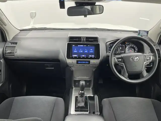 トヨタ ランドクルーザー プラド TX 福井県 2018(平30)年 5.4万km ホワイトパールクリスタルシャイン 純正９インチナビ/CD/DVD/フルセグTV/Bluetooth/AM/FM/バックカメラ /Toyota Safet Sense/・プリクラッシュセーフティ（歩行者［昼］検知機能付衝突回避支援タイプ/ ミリ波レーダー＋単眼カメラ方式）/・レーンディパーチャーアラート/・オートマチックハイビーム/・レーダークルーズコントロール（ブレーキ制御付）/・VSC＆TRC（トラクションコントロール）＋ヒルスタートアシストコントロール（HAC）＋電動センターデフロック/・LEDヘッドランプ［ハイ・ロービーム］/ オートレベリング機能付＋/LEDクリアランスランプ（デイライト機能付）＋ヘッドランプクリーナー/プッシュスタート/スマートキー/純正前方ドライブレコーダー/純正17インチアルミホイール/ルーフレール/フロアマット/前後コーナーセンサー/ビルトインETC/横滑り防止装置/サイドターンランプ付電動格納式リモコンカラードドアミラー（ヒーター付）/LEDハイマウントストップランプ付リヤスポイラー