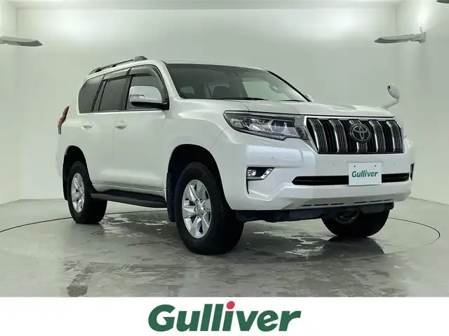 トヨタ ランドクルーザー プラド TX 福井県 2018(平30)年 5.4万km ホワイトパールクリスタルシャイン 純正９インチナビ/CD/DVD/フルセグTV/Bluetooth/AM/FM/バックカメラ /Toyota Safet Sense/・プリクラッシュセーフティ（歩行者［昼］検知機能付衝突回避支援タイプ/ ミリ波レーダー＋単眼カメラ方式）/・レーンディパーチャーアラート/・オートマチックハイビーム/・レーダークルーズコントロール（ブレーキ制御付）/・VSC＆TRC（トラクションコントロール）＋ヒルスタートアシストコントロール（HAC）＋電動センターデフロック/・LEDヘッドランプ［ハイ・ロービーム］/ オートレベリング機能付＋/LEDクリアランスランプ（デイライト機能付）＋ヘッドランプクリーナー/プッシュスタート/スマートキー/純正前方ドライブレコーダー/純正17インチアルミホイール/ルーフレール/フロアマット/前後コーナーセンサー/ビルトインETC/横滑り防止装置/サイドターンランプ付電動格納式リモコンカラードドアミラー（ヒーター付）/LEDハイマウントストップランプ付リヤスポイラー