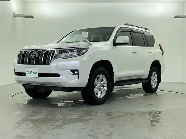 トヨタ ランドクルーザー プラド TX 福井県 2018(平30)年 5.4万km ホワイトパールクリスタルシャイン 純正９インチナビ/CD/DVD/フルセグTV/Bluetooth/AM/FM/バックカメラ /Toyota Safet Sense/・プリクラッシュセーフティ（歩行者［昼］検知機能付衝突回避支援タイプ/ ミリ波レーダー＋単眼カメラ方式）/・レーンディパーチャーアラート/・オートマチックハイビーム/・レーダークルーズコントロール（ブレーキ制御付）/・VSC＆TRC（トラクションコントロール）＋ヒルスタートアシストコントロール（HAC）＋電動センターデフロック/・LEDヘッドランプ［ハイ・ロービーム］/ オートレベリング機能付＋/LEDクリアランスランプ（デイライト機能付）＋ヘッドランプクリーナー/プッシュスタート/スマートキー/純正前方ドライブレコーダー/純正17インチアルミホイール/ルーフレール/フロアマット/前後コーナーセンサー/ビルトインETC/横滑り防止装置/サイドターンランプ付電動格納式リモコンカラードドアミラー（ヒーター付）/LEDハイマウントストップランプ付リヤスポイラー