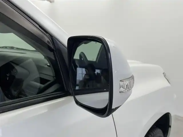 トヨタ ランドクルーザー プラド TX 福井県 2018(平30)年 5.4万km ホワイトパールクリスタルシャイン 純正９インチナビ/CD/DVD/フルセグTV/Bluetooth/AM/FM/バックカメラ /Toyota Safet Sense/・プリクラッシュセーフティ（歩行者［昼］検知機能付衝突回避支援タイプ/ ミリ波レーダー＋単眼カメラ方式）/・レーンディパーチャーアラート/・オートマチックハイビーム/・レーダークルーズコントロール（ブレーキ制御付）/・VSC＆TRC（トラクションコントロール）＋ヒルスタートアシストコントロール（HAC）＋電動センターデフロック/・LEDヘッドランプ［ハイ・ロービーム］/ オートレベリング機能付＋/LEDクリアランスランプ（デイライト機能付）＋ヘッドランプクリーナー/プッシュスタート/スマートキー/純正前方ドライブレコーダー/純正17インチアルミホイール/ルーフレール/フロアマット/前後コーナーセンサー/ビルトインETC/横滑り防止装置/サイドターンランプ付電動格納式リモコンカラードドアミラー（ヒーター付）/LEDハイマウントストップランプ付リヤスポイラー