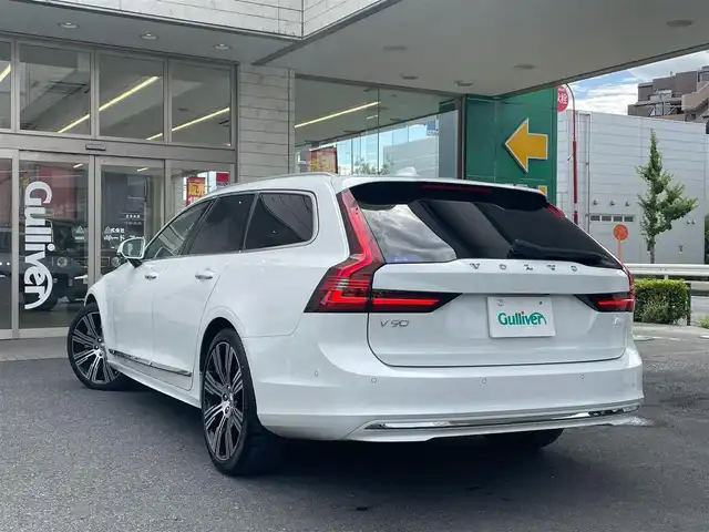 ボルボ Ｖ９０ 東京都 2021(令3)年 3.8万km パール PHEV/Pilot Assist/純正メーカーナビ/全周囲カメラ/AppleCarPlay Bluetooth/harman kardon/パノラマガラスルーフ（チルト機能付き）/本革シート/メモリ機能付きパワーシート/シートヒーター（全席）/エアシート（前席）/ステアリングヒーター/パワーバックドア/レーダークルーズコントロール/ヘッドアップディスプレイ/レーンキープ/ロードサインインフォメーション/前車発信通知機能/後席サンシェード/ETC2.0/純正２０インチAW