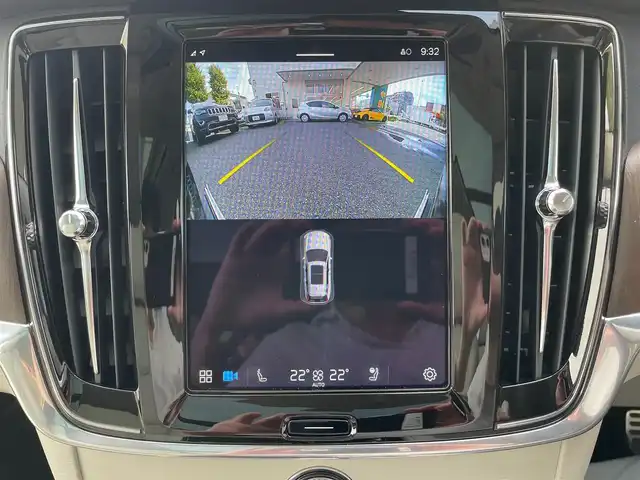 ボルボ Ｖ９０ 東京都 2021(令3)年 3.8万km パール PHEV/Pilot Assist/純正メーカーナビ/全周囲カメラ/AppleCarPlay Bluetooth/harman kardon/パノラマガラスルーフ（チルト機能付き）/本革シート/メモリ機能付きパワーシート/シートヒーター（全席）/エアシート（前席）/ステアリングヒーター/パワーバックドア/レーダークルーズコントロール/ヘッドアップディスプレイ/レーンキープ/ロードサインインフォメーション/前車発信通知機能/後席サンシェード/ETC2.0/純正２０インチAW