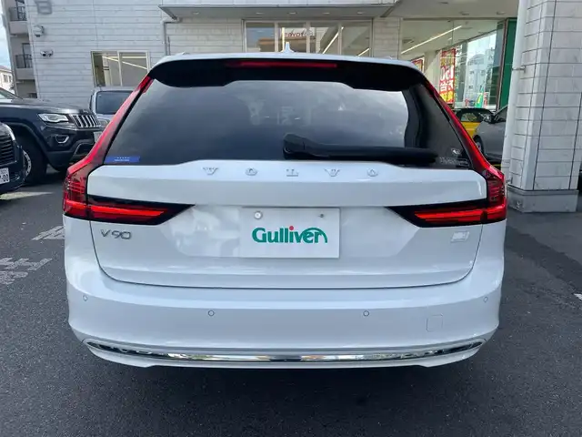 ボルボ Ｖ９０ 東京都 2021(令3)年 3.8万km パール PHEV/Pilot Assist/純正メーカーナビ/全周囲カメラ/AppleCarPlay Bluetooth/harman kardon/パノラマガラスルーフ（チルト機能付き）/本革シート/メモリ機能付きパワーシート/シートヒーター（全席）/エアシート（前席）/ステアリングヒーター/パワーバックドア/レーダークルーズコントロール/ヘッドアップディスプレイ/レーンキープ/ロードサインインフォメーション/前車発信通知機能/後席サンシェード/ETC2.0/純正２０インチAW