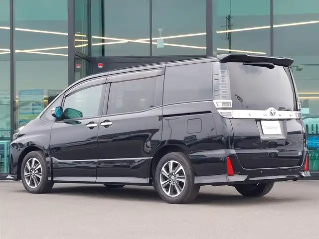 トヨタ ヴォクシー ZS 煌Ⅱ 東京都 2020(令2)年 4.3万km ブラック 純正ナビ/Bluetooth/バックカメラ/トヨタセーフティセンス/クルーズコントロール/LEDヘッドライト/フォグランプ/純正アルミホイール/前後ドライブレコーダー/両側パワースライドドア/ビルトインETC/フルセグテレビ/スペアキー/プッシュスタート/キーレスエントリー/オートマティックハイビーム/コーナーセンサー/純正フロアマット/USB入力端子