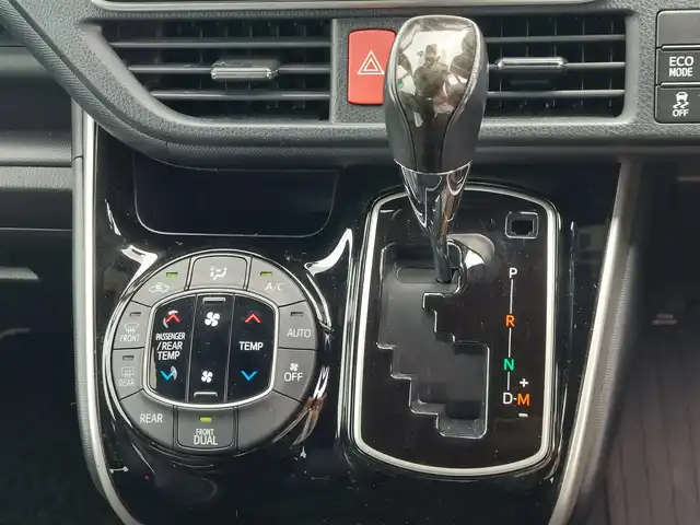 トヨタ ヴォクシー ZS 煌Ⅱ 東京都 2020(令2)年 4.3万km ブラック 純正ナビ/Bluetooth/バックカメラ/トヨタセーフティセンス/クルーズコントロール/LEDヘッドライト/フォグランプ/純正アルミホイール/前後ドライブレコーダー/両側パワースライドドア/ビルトインETC/フルセグテレビ/スペアキー/プッシュスタート/キーレスエントリー/オートマティックハイビーム/コーナーセンサー/純正フロアマット/USB入力端子