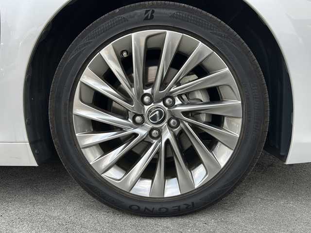 レクサス ＥＳ 300h バージョンL 京都府 2021(令3)年 8.9万km ソニッククォーツ 純正SDナビ/Bluetooth Audio/CD/DVD/USB端子入力/フルセグTV/バックカメラ/パノラミックビューモニター/サンルーフ/三眼LED/レーダークルーズコントロール/パドルシフト/パワーシート(D＋N席)/シートヒーター(全席)/エアーシート(D＋N席)/前席メモリーシート/ベージュレザーシート/電動リアゲート/デジタルインナーミラー/ビルトインETC2.0/前方純正ドライブレコーダー/BSM/HUD/ステアリングヒーター/アイドリングストップ/100V充電/ABS/AFS/横滑り防止装置/前後コーナーセンサー/レーンキープアシスト/盗難防止装置/オートライト/オートマチックハイビーム/純正フロアマット/保証書/取扱説明書/スペアキー