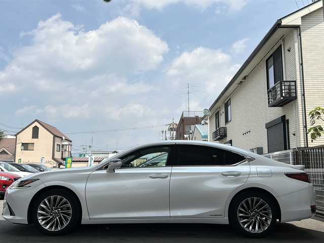 レクサス ＥＳ 300h バージョンL 京都府 2021(令3)年 8.9万km ソニッククォーツ 純正SDナビ/Bluetooth Audio/CD/DVD/USB端子入力/フルセグTV/バックカメラ/パノラミックビューモニター/サンルーフ/三眼LED/レーダークルーズコントロール/パドルシフト/パワーシート(D＋N席)/シートヒーター(全席)/エアーシート(D＋N席)/前席メモリーシート/ベージュレザーシート/電動リアゲート/デジタルインナーミラー/ビルトインETC2.0/前方純正ドライブレコーダー/BSM/HUD/ステアリングヒーター/アイドリングストップ/100V充電/ABS/AFS/横滑り防止装置/前後コーナーセンサー/レーンキープアシスト/盗難防止装置/オートライト/オートマチックハイビーム/純正フロアマット/保証書/取扱説明書/スペアキー
