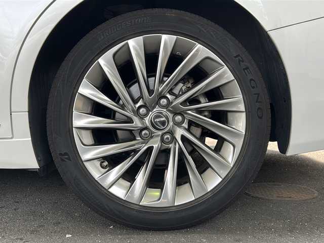 レクサス ＥＳ 300h バージョンL 京都府 2021(令3)年 8.9万km ソニッククォーツ 純正SDナビ/Bluetooth Audio/CD/DVD/USB端子入力/フルセグTV/バックカメラ/パノラミックビューモニター/サンルーフ/三眼LED/レーダークルーズコントロール/パドルシフト/パワーシート(D＋N席)/シートヒーター(全席)/エアーシート(D＋N席)/前席メモリーシート/ベージュレザーシート/電動リアゲート/デジタルインナーミラー/ビルトインETC2.0/前方純正ドライブレコーダー/BSM/HUD/ステアリングヒーター/アイドリングストップ/100V充電/ABS/AFS/横滑り防止装置/前後コーナーセンサー/レーンキープアシスト/盗難防止装置/オートライト/オートマチックハイビーム/純正フロアマット/保証書/取扱説明書/スペアキー