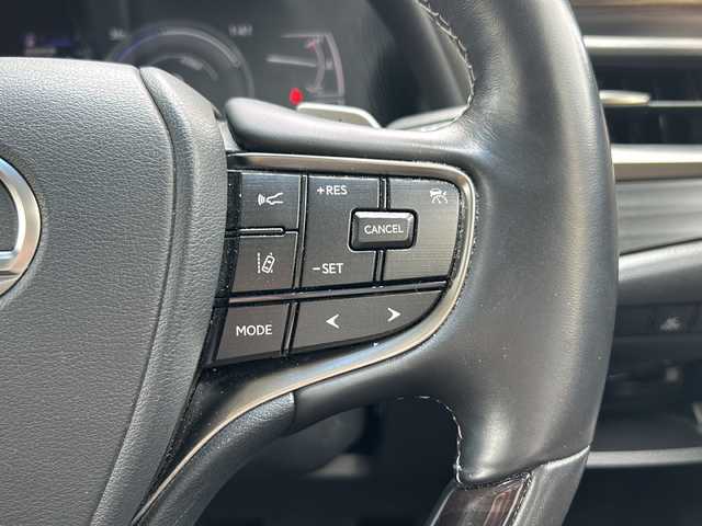 レクサス ＥＳ 300h バージョンL 京都府 2021(令3)年 8.9万km ソニッククォーツ 純正SDナビ/Bluetooth Audio/CD/DVD/USB端子入力/フルセグTV/バックカメラ/パノラミックビューモニター/サンルーフ/三眼LED/レーダークルーズコントロール/パドルシフト/パワーシート(D＋N席)/シートヒーター(全席)/エアーシート(D＋N席)/前席メモリーシート/ベージュレザーシート/電動リアゲート/デジタルインナーミラー/ビルトインETC2.0/前方純正ドライブレコーダー/BSM/HUD/ステアリングヒーター/アイドリングストップ/100V充電/ABS/AFS/横滑り防止装置/前後コーナーセンサー/レーンキープアシスト/盗難防止装置/オートライト/オートマチックハイビーム/純正フロアマット/保証書/取扱説明書/スペアキー