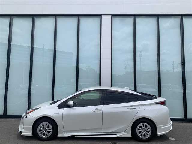 トヨタ プリウス Sセーフティプラス 福島県 2016(平28)年 4.1万km ホワイトパールクリスタルシャイン 純正ナビ/   フルセグTV/CD/DVD/Bluetooth/バックモニター/社外エアロ/衝突軽減ブレーキ/横滑り防止装置/コーナーセンサー/パーキングアシスト/ヘッドアップディスプレイ/レーダークルーズコントロール/レーンキープアシスト/オートマチックハイビーム/純正フロアマット/プッシュスタート/スマートキー/ビルトインＥＴＣ/ＬＥＤ/禁煙車