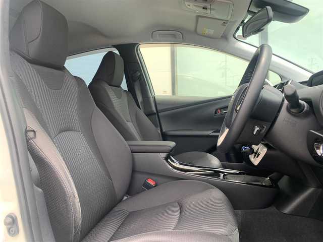 トヨタ プリウス Sセーフティプラス 福島県 2016(平28)年 4.1万km ホワイトパールクリスタルシャイン 純正ナビ/   フルセグTV/CD/DVD/Bluetooth/バックモニター/社外エアロ/衝突軽減ブレーキ/横滑り防止装置/コーナーセンサー/パーキングアシスト/ヘッドアップディスプレイ/レーダークルーズコントロール/レーンキープアシスト/オートマチックハイビーム/純正フロアマット/プッシュスタート/スマートキー/ビルトインＥＴＣ/ＬＥＤ/禁煙車