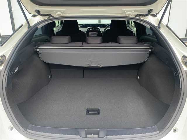 トヨタ プリウス Sセーフティプラス 福島県 2016(平28)年 4.1万km ホワイトパールクリスタルシャイン 純正ナビ/   フルセグTV/CD/DVD/Bluetooth/バックモニター/社外エアロ/衝突軽減ブレーキ/横滑り防止装置/コーナーセンサー/パーキングアシスト/ヘッドアップディスプレイ/レーダークルーズコントロール/レーンキープアシスト/オートマチックハイビーム/純正フロアマット/プッシュスタート/スマートキー/ビルトインＥＴＣ/ＬＥＤ/禁煙車