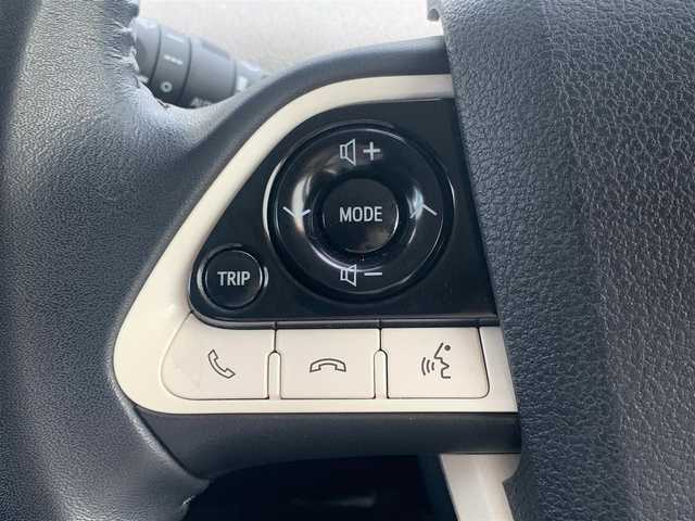 トヨタ プリウス Sセーフティプラス 福島県 2016(平28)年 4.1万km ホワイトパールクリスタルシャイン 純正ナビ/   フルセグTV/CD/DVD/Bluetooth/バックモニター/社外エアロ/衝突軽減ブレーキ/横滑り防止装置/コーナーセンサー/パーキングアシスト/ヘッドアップディスプレイ/レーダークルーズコントロール/レーンキープアシスト/オートマチックハイビーム/純正フロアマット/プッシュスタート/スマートキー/ビルトインＥＴＣ/ＬＥＤ/禁煙車