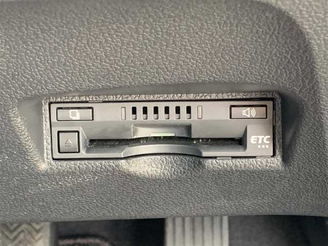 トヨタ プリウス Sセーフティプラス 福島県 2016(平28)年 4.1万km ホワイトパールクリスタルシャイン 純正ナビ/   フルセグTV/CD/DVD/Bluetooth/バックモニター/社外エアロ/衝突軽減ブレーキ/横滑り防止装置/コーナーセンサー/パーキングアシスト/ヘッドアップディスプレイ/レーダークルーズコントロール/レーンキープアシスト/オートマチックハイビーム/純正フロアマット/プッシュスタート/スマートキー/ビルトインＥＴＣ/ＬＥＤ/禁煙車