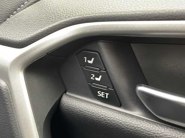 トヨタ ＲＡＶ４ G 愛知県 2024(令6)年 1.9万km アティチュードブラックマイカ 衝突被害軽減ブレーキ/純正10インチディスプレイオーディオナビ（あり）/全方位カメラ/サンルーフ/レーダークルーズコントロール/シートヒーター/エアーシート/フルセグTV/Bluetooth/バックカメラ/電動リアゲート/パワーシート/コーナーセンサー/アルミホイール/ルーフレール/ETC2.0/ブラインドスポットモニター/LEDヘッドライト/ステアリングヒーター/インテリジェントミラー/レーンキープアシスト/オートマチックハイビーム/ステアリングスイッチ/スマートキー/プッシュスタート