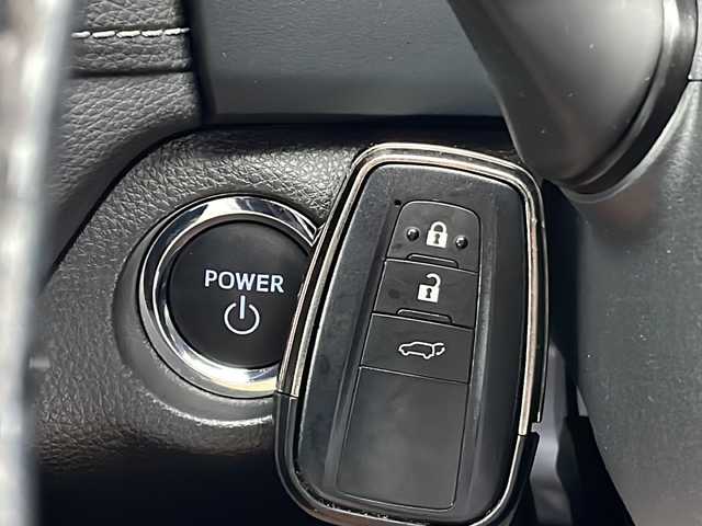 トヨタ ＲＡＶ４ G 愛知県 2024(令6)年 1.9万km アティチュードブラックマイカ 衝突被害軽減ブレーキ/純正10インチディスプレイオーディオナビ（あり）/全方位カメラ/サンルーフ/レーダークルーズコントロール/シートヒーター/エアーシート/フルセグTV/Bluetooth/バックカメラ/電動リアゲート/パワーシート/コーナーセンサー/アルミホイール/ルーフレール/ETC2.0/ブラインドスポットモニター/LEDヘッドライト/ステアリングヒーター/インテリジェントミラー/レーンキープアシスト/オートマチックハイビーム/ステアリングスイッチ/スマートキー/プッシュスタート