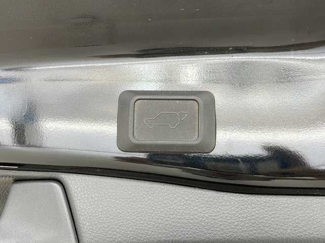 トヨタ ＲＡＶ４ G 愛知県 2024(令6)年 1.9万km アティチュードブラックマイカ 衝突被害軽減ブレーキ/純正10インチディスプレイオーディオナビ（あり）/全方位カメラ/サンルーフ/レーダークルーズコントロール/シートヒーター/エアーシート/フルセグTV/Bluetooth/バックカメラ/電動リアゲート/パワーシート/コーナーセンサー/アルミホイール/ルーフレール/ETC2.0/ブラインドスポットモニター/LEDヘッドライト/ステアリングヒーター/インテリジェントミラー/レーンキープアシスト/オートマチックハイビーム/ステアリングスイッチ/スマートキー/プッシュスタート
