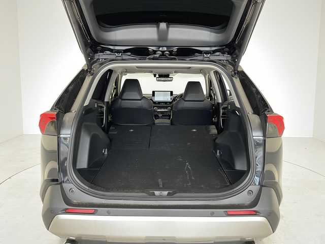 トヨタ ＲＡＶ４ G 愛知県 2024(令6)年 1.9万km アティチュードブラックマイカ 衝突被害軽減ブレーキ/純正10インチディスプレイオーディオナビ（あり）/全方位カメラ/サンルーフ/レーダークルーズコントロール/シートヒーター/エアーシート/フルセグTV/Bluetooth/バックカメラ/電動リアゲート/パワーシート/コーナーセンサー/アルミホイール/ルーフレール/ETC2.0/ブラインドスポットモニター/LEDヘッドライト/ステアリングヒーター/インテリジェントミラー/レーンキープアシスト/オートマチックハイビーム/ステアリングスイッチ/スマートキー/プッシュスタート