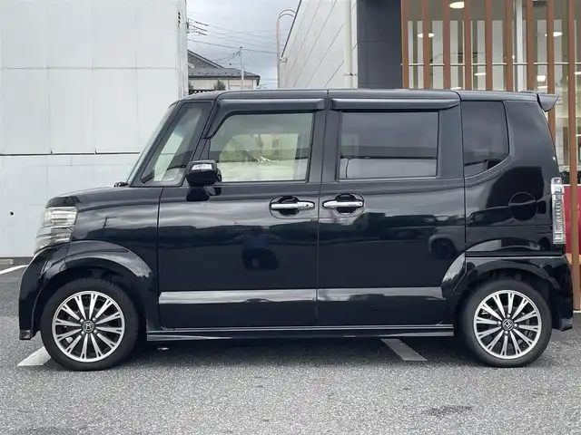 ホンダ Ｎ ＢＯＸ G ターボ Lパッケージ 千葉県 2015(平27)年 10.4万km スマートブラック (株)IDOMが運営する【じしゃロン八千代店】の自社ローン対象車両になります。こちらは現金またはオートローンご利用時の価格です。自社ローンご希望の方は別途その旨お申付け下さい/純正ナビ（VXM-155VSi）/・CD/DVD/・Bluetooth接続/・ワンセグTV/両側パワースライドドア/ETC/バックカメラ/ステアリングリモコン/クルーズコントロール/プッシュスタート/スマートキー/パドルシフト/純正アルミホイール/ターボ車