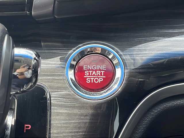 ホンダ オデッセイ アブソルート EX 青森県 2014(平26)年 11.2万km グラマラスモーブP 4WD/純正8インチナビ・フルセグTV/CD・DVD・Bluetooth・SD/リアエンターテイメント/純正フリップダウンモニター/両側パワースライドドア/合皮コンビシート/運転席パワーシート/あんしんパッケージ/衝突軽減ブレーキ/サイド・カーテンエアバッグ/クルーズコントロール/ブラインドスポットモニター/後席ドアロールサンシェード/パドルシフト/ビルトインETC/スマートキー/プッシュスタート/LEDヘッドライト/フォグランプ/LEDアウターウェルカムライト/純正17インチアルミ