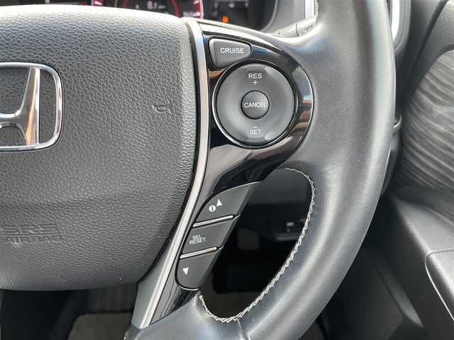ホンダ オデッセイ アブソルート EX 青森県 2014(平26)年 11.2万km グラマラスモーブP 4WD/純正8インチナビ・フルセグTV/CD・DVD・Bluetooth・SD/リアエンターテイメント/純正フリップダウンモニター/両側パワースライドドア/合皮コンビシート/運転席パワーシート/あんしんパッケージ/衝突軽減ブレーキ/サイド・カーテンエアバッグ/クルーズコントロール/ブラインドスポットモニター/後席ドアロールサンシェード/パドルシフト/ビルトインETC/スマートキー/プッシュスタート/LEDヘッドライト/フォグランプ/LEDアウターウェルカムライト/純正17インチアルミ