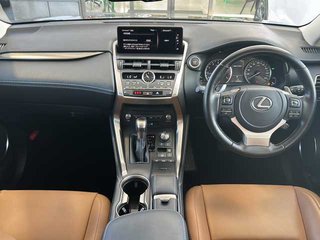 レクサス ＮＸ 300 Iパッケージ 京都府 2020(令2)年 6.3万km グラファイトブラックガラスフレーク ワンオーナー　/純正ＳＤナビ9.8インチ/フルセグＴＶ/Bluetooth/CD/DVD再生機能有/AUX/Miracast/衝突軽減ブレーキ　/茶本革シート/ベンチシート/フルフラットシート/前席パワーシート/D席ポジションメモリー/前席シートヒーター　/全方位カメラ　/前後コーナーセンサー　/前後社外ドライブレコーダー/（DC-DR652)/禁煙車/ＢＳＭ　/パノラマルーフ　/３眼ＬＥＤヘッドライト　/オートライト/オートマチックハイビーム/ウィンカーミラー/パドルシフト/ステアリングヒーター/ブレーキホールド/クルーズコントロール追従有　/レーンキープアシスト/横滑り防止装置/Wサイドエアバッグ/カーテンエアバッグ