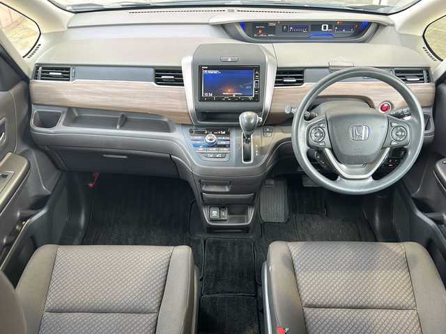ホンダ フリード G ホンダセンシング 静岡県 2020(令2)年 4.3万km クリスタルブラックパール 純正ナビ/・CD/DVD/・FM/AM/・フルセグTV/・iPod/・SD/Music Rack/・USB/・Bluetooth/主要装備/・ＥＴＣ/・両側パワースライドドア/・バックカメラ/・ＬＥＤヘッドライト/・アクティブコーナリングライト/・運転席＋助手席シートヒーター/・アイドリングストップ/・ホンダセンシング/・追従クルコン/・横滑り防止装置/・オートライト/・ＥＣＯＮ/・オートエアコン