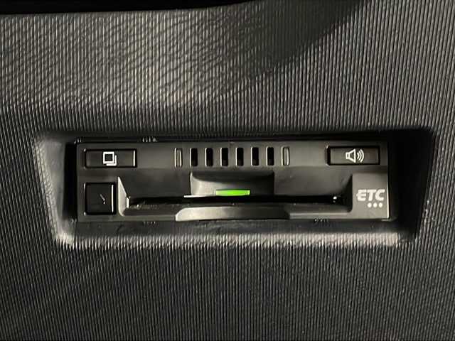 トヨタ アクア G ブラックソフトレザーセレ 宮崎県 2018(平30)年 5.7万km ホワイトパールクリスタルシャイン 禁煙車/トヨタセーフティセンス/純正9型ナビTV/（NSZT-Y66T/CD/DVD/Bluetooth/フルセグTV)/純正バックカメラ/純正LEDオートライト/純正LEDフォグ/純正フロアマット/クルーズコントロール/オートマチックハイビーム/レーンディパーチャーアラート/クリアランスソナー/ウインカードアミラー/ソフトレザーシート/前席シートヒーター/オートエアコン/ピアノブラックパネル/本革巻ハンドル/スマートキー/プッシュエンジンスタート