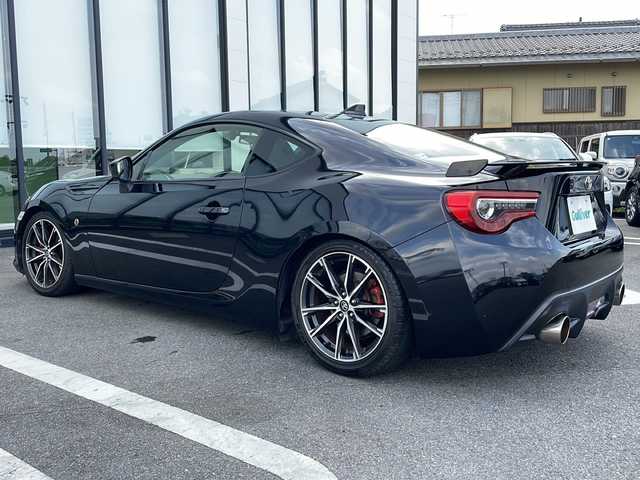 トヨタ ８６ GT リミテッド 岐阜県 2016(平28)年 3.7万km クリスタルブラックシリカ 登録時走行距離36404キロ/純正7インチナビ/フルセグ/バックモニター/ドライブレコーダー/純正フロアマット/純正AW/ハーフレザーシート/オートライト/LEDヘッドライト/エアバック＋サイド/リヤスポイラー/シートヒーター/クルーズコントロール/Bluetooth/ETC/車高調