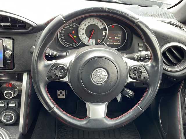 トヨタ ８６ GT リミテッド 岐阜県 2016(平28)年 3.7万km クリスタルブラックシリカ 登録時走行距離36404キロ/純正7インチナビ/フルセグ/バックモニター/ドライブレコーダー/純正フロアマット/純正AW/ハーフレザーシート/オートライト/LEDヘッドライト/エアバック＋サイド/リヤスポイラー/シートヒーター/クルーズコントロール/Bluetooth/ETC/車高調